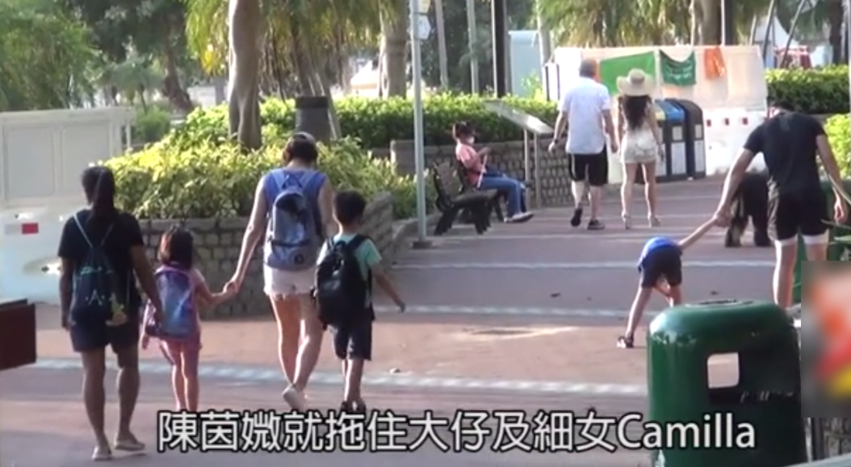 陳豪陳茵媺一家五口逛超市畫面溫馨，7歲大兒子揮手告別超有禮貌