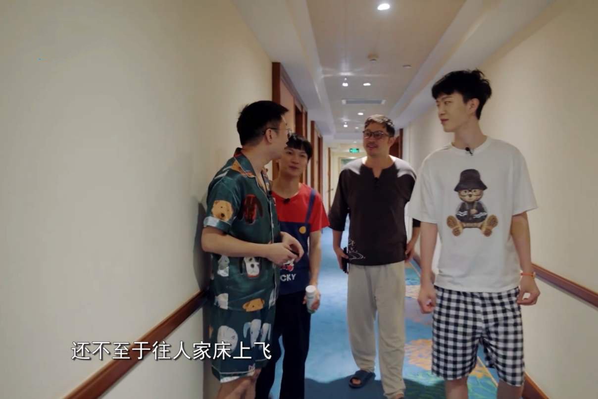 Fan Chengcheng plays a bank note for Yang Di, with Zhao Yue Liu Xie is the same as casing rather, foolish the child erred again