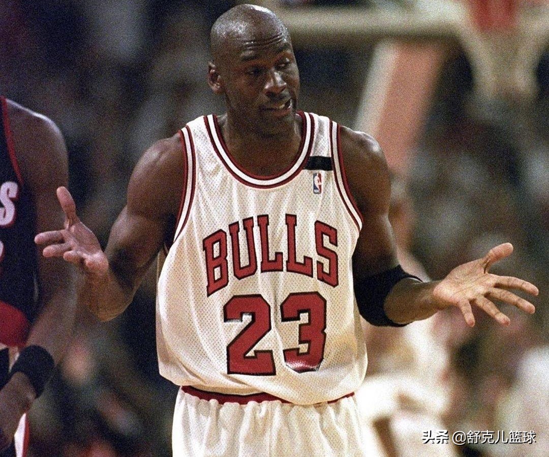 揭秘NBA球星十大霸气庆祝动作：卡特开摩托成经典，榜首太嚣张