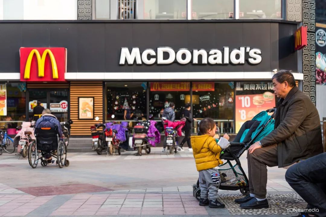 走进深夜的武汉南湖，只想说腐败至极