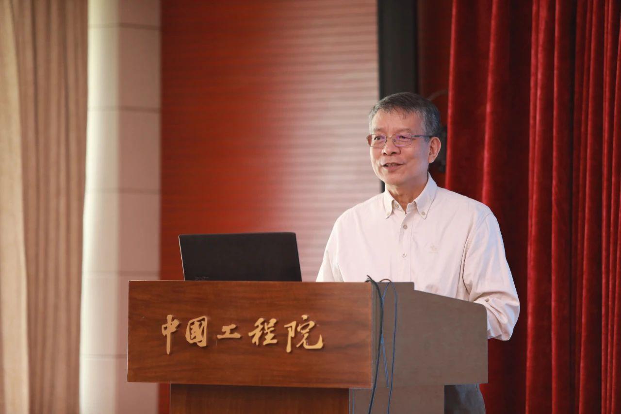 石墨烯芯片、2nm、1nm相继突破，中国院士：55nm才是当下关键