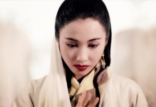 49岁黎姿晒性感美照，生四个子后依旧性感撩人，