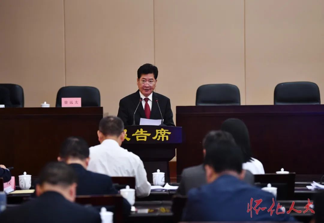 ​市五届人大常委会举行第三十七次会议第一次全体会议对市教育局等7个单位开展专题询问