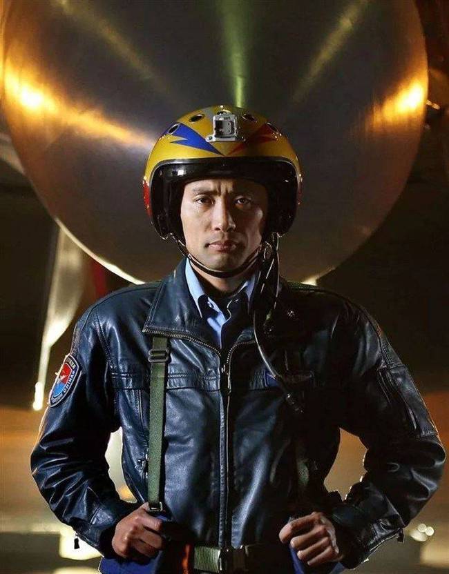 ��-16������ϵ��� ����Ա��װ�˸��ᡢ��ǿ�ġ���è����