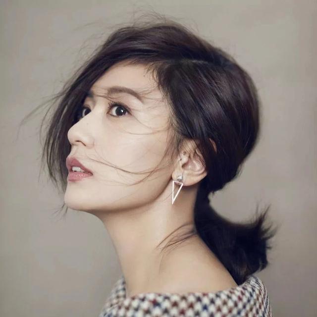 賈靜雯一直堅持健身，被英國媒體稱贊：外表比實際年齡小一板