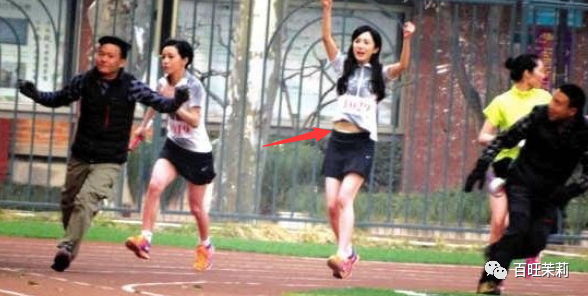 女明星怀孕终于不用比腰细了