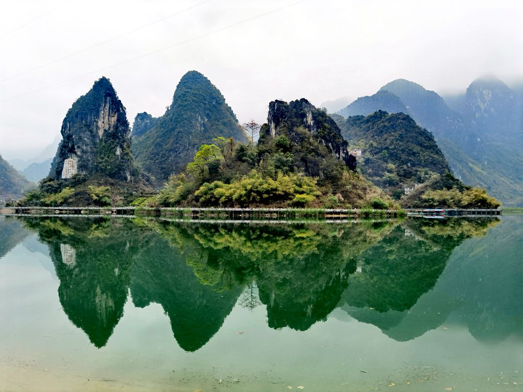天阴不掩山水美(3)深山翡翠浩坤湖