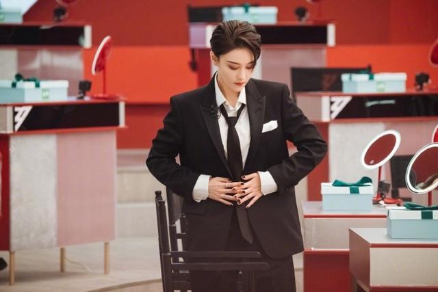 油腻|张馨予被嘲太油腻 本尊回应看腻了“美女”的样子