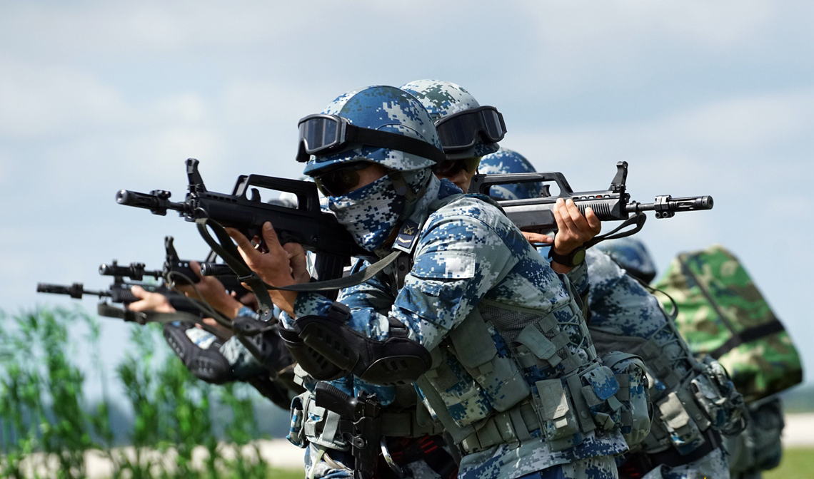 中国“空中突击部队”全新作战方式燃爆了，一小时可横渡对面海峡