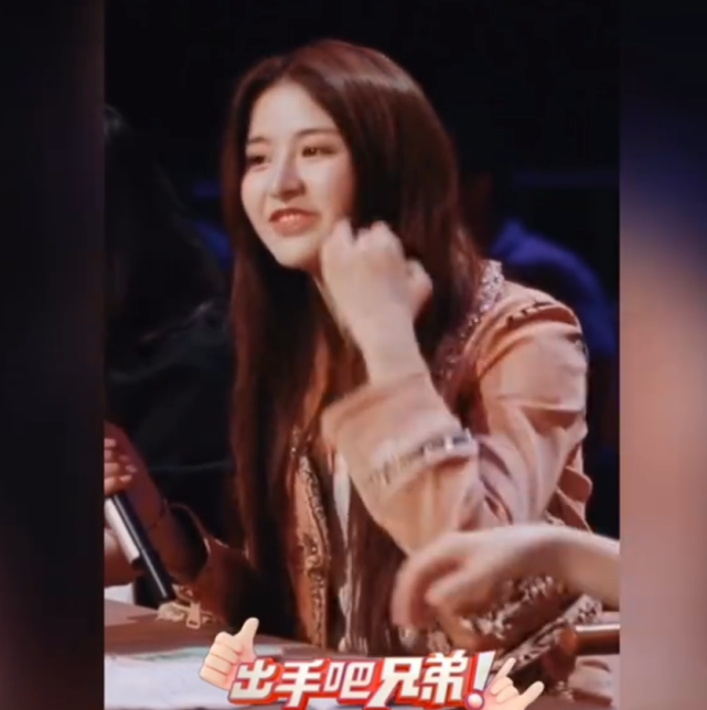 乃万和金子涵现身新节目，乃万绿帽带标成焦点