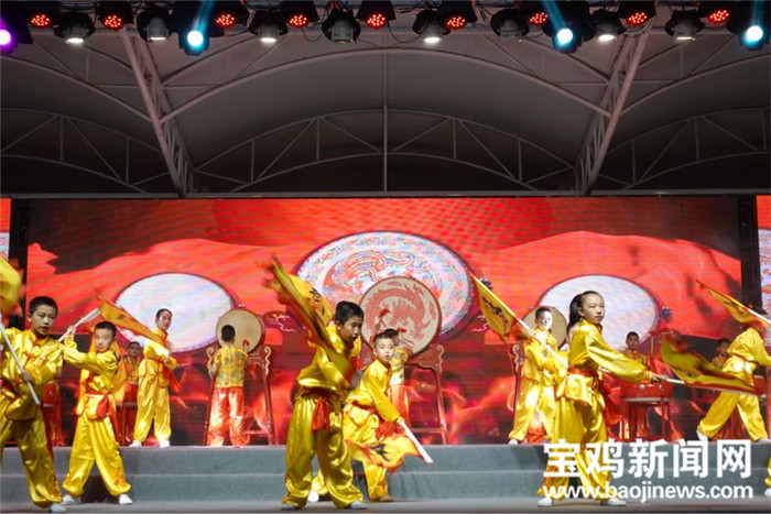 寶雞高新第二小學(xué)怎么樣?這場(chǎng)晚會(huì)“嗨”“燃”“酷”(圖2) 寶雞高新第二小學(xué)怎么樣?這場(chǎng)晚會(huì)“嗨”“燃”“酷”(圖2)