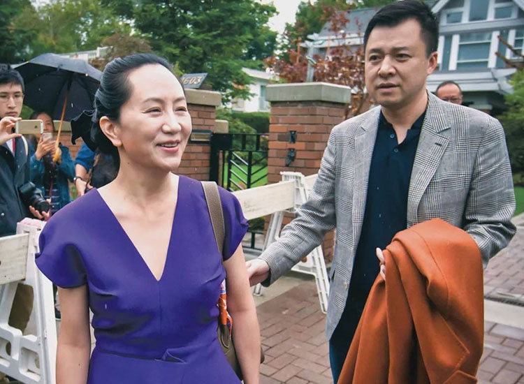 孟晚舟夫妇再同框！老公西装革履气质佳，默默