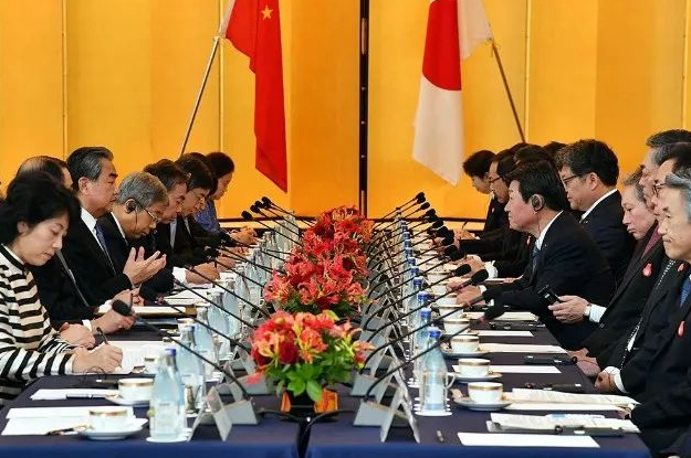 狼子野心藏不住了！ 日駐台代表自稱�大使�，官邸升起�太陽旗�