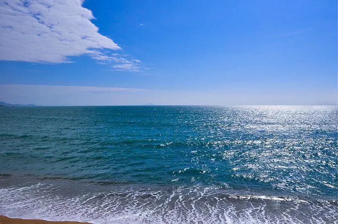 英国男子目击轮船漂浮在空中，并拍摄照片，或来自平行宇宙？