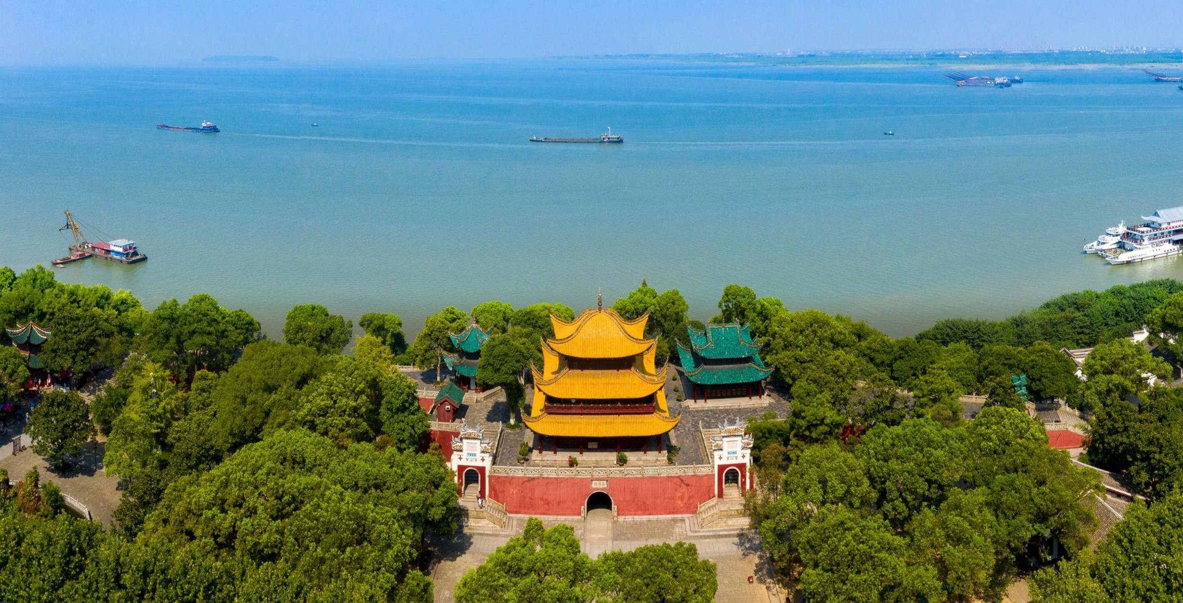 同一地点写诗，杜甫1首拿下唐诗第一称号，李白8首却难以匹敌-第4张图片-非凡网