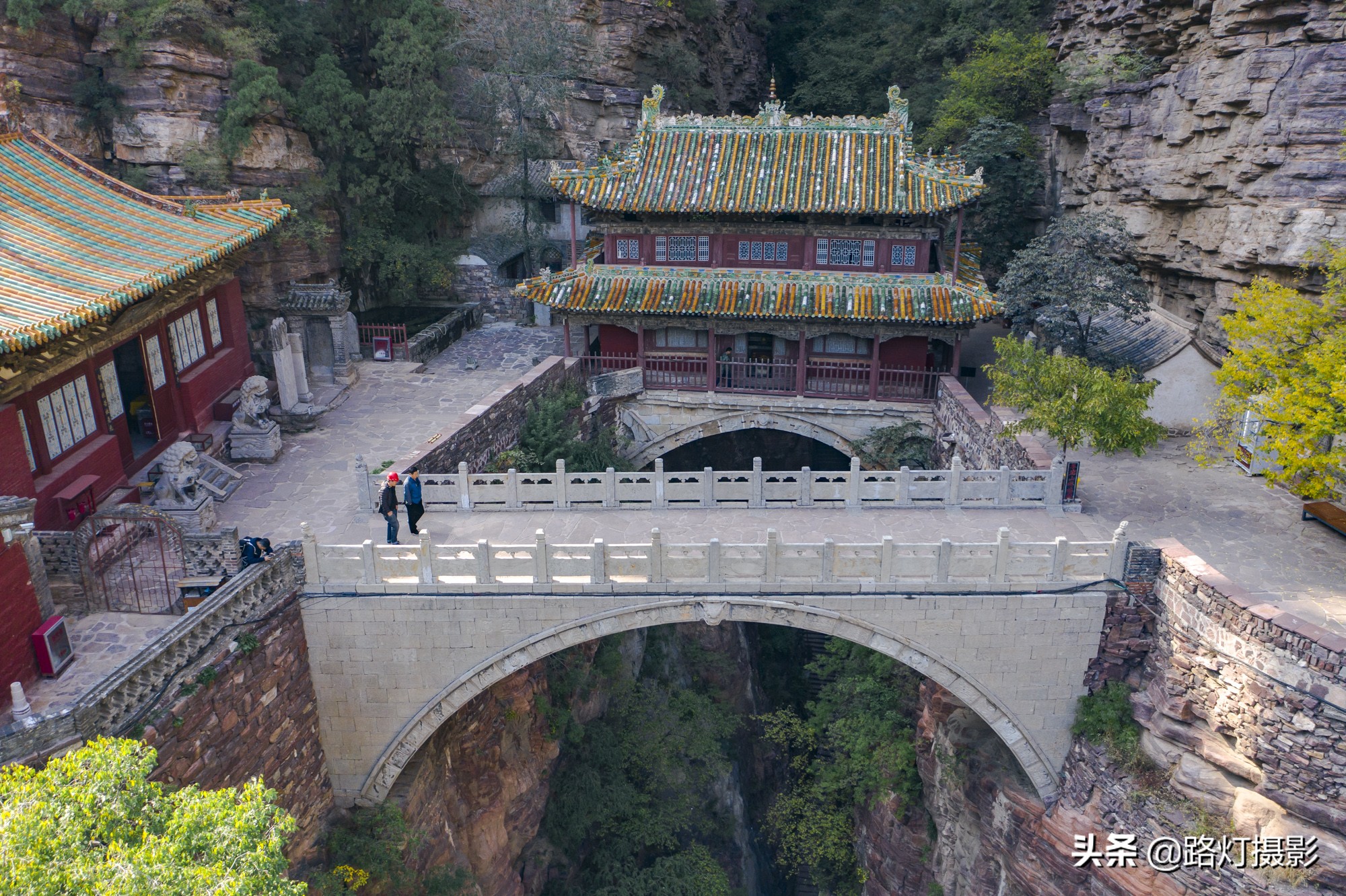 Flying in the sky!  There is a "hanging temple" in Hebei, which spans over 500 years of precipitous cliffs. It is a wonder