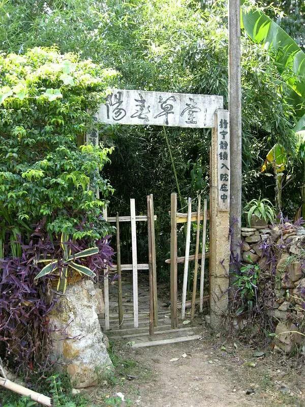 阳春不愧是 江西文坛长青树  论个人风格他的 作品和为人尽显赣南客家风骨！