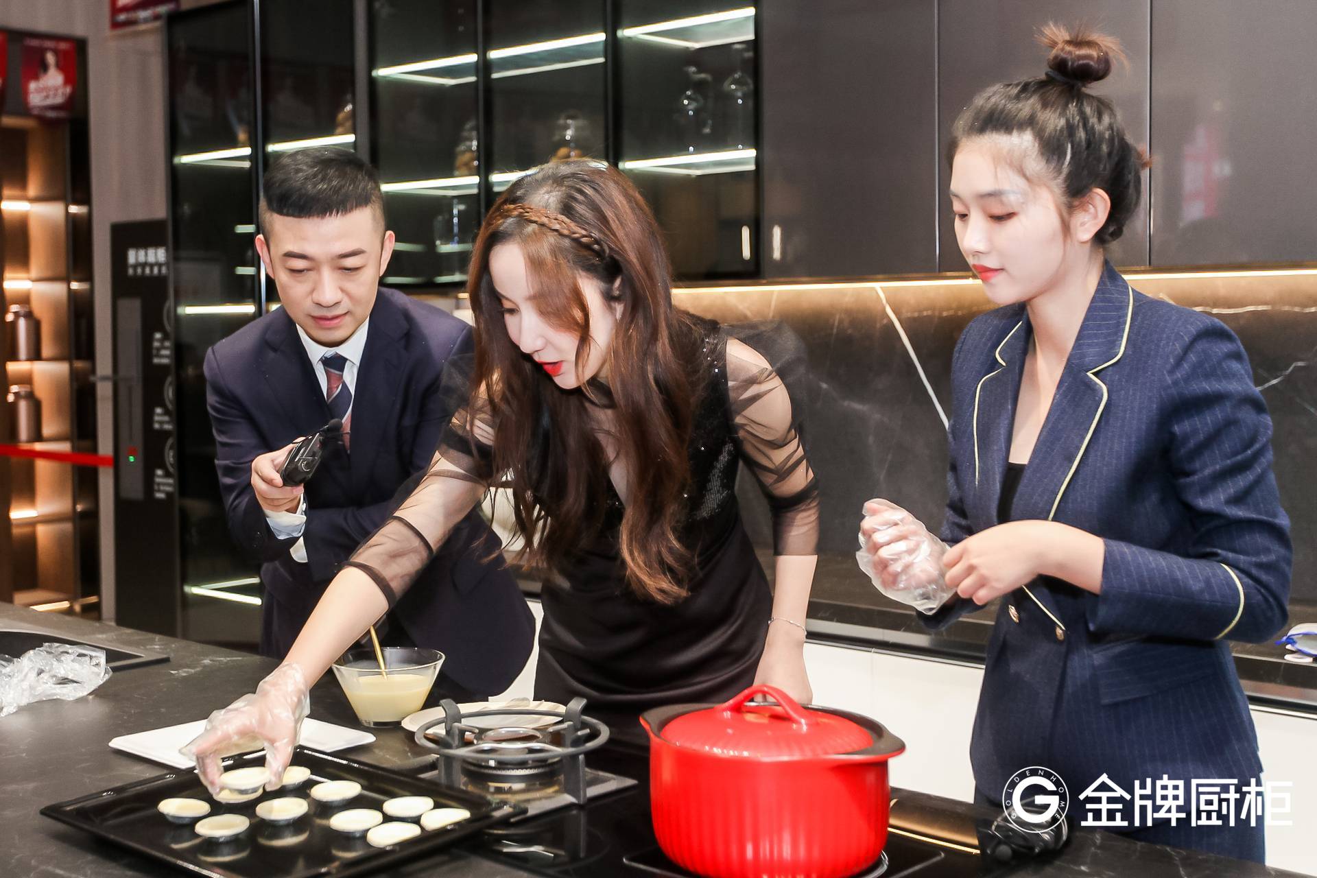 一站式家装购物带来全新体验，金牌厨柜成都大家居馆盛大开业