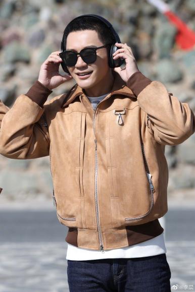 太壕！李晨一天内换3辆百万豪车出行，曾自曝家就在天安门附近