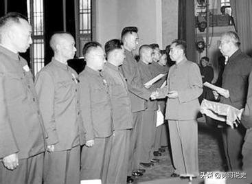 林彪集团覆灭后，邓小平恢复工作，毛主席送了