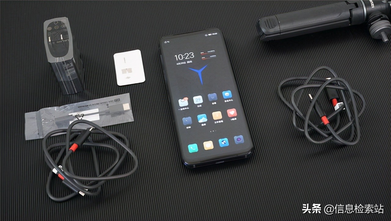 第一款骁龙898新机12月发布，18G+512G卖5899，6000mAh+165Hz