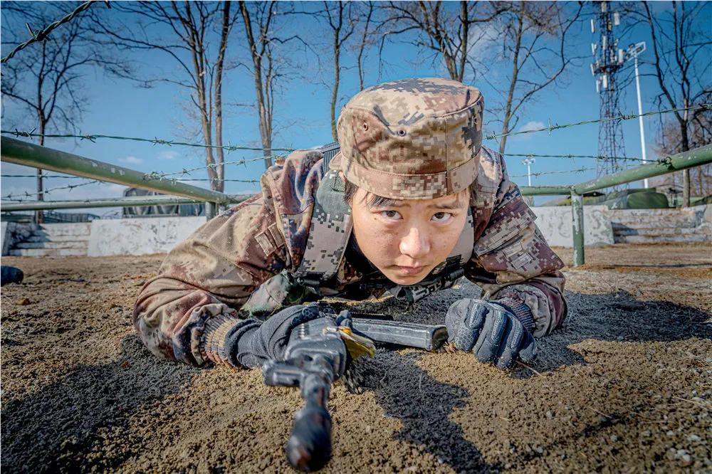 女兵入伍前后变化太大！网友：不一样的美，限制了想象