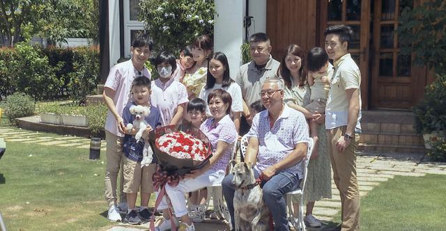 林志颖为儿子庆生，晒Kimi许愿照，生日蛋糕小到离谱