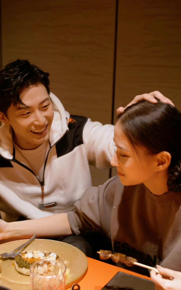 Do not wish to depart momently, why does Dou Xiao exceed lotus Christmas and friend to make an appointment to send right, male friend sends surprise gift