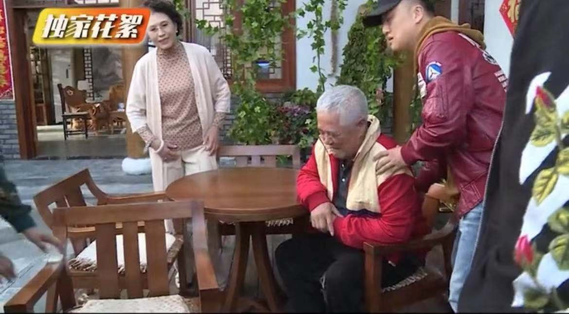 63岁赵本山片场演女戏！推搡女演员拉扯其头发，