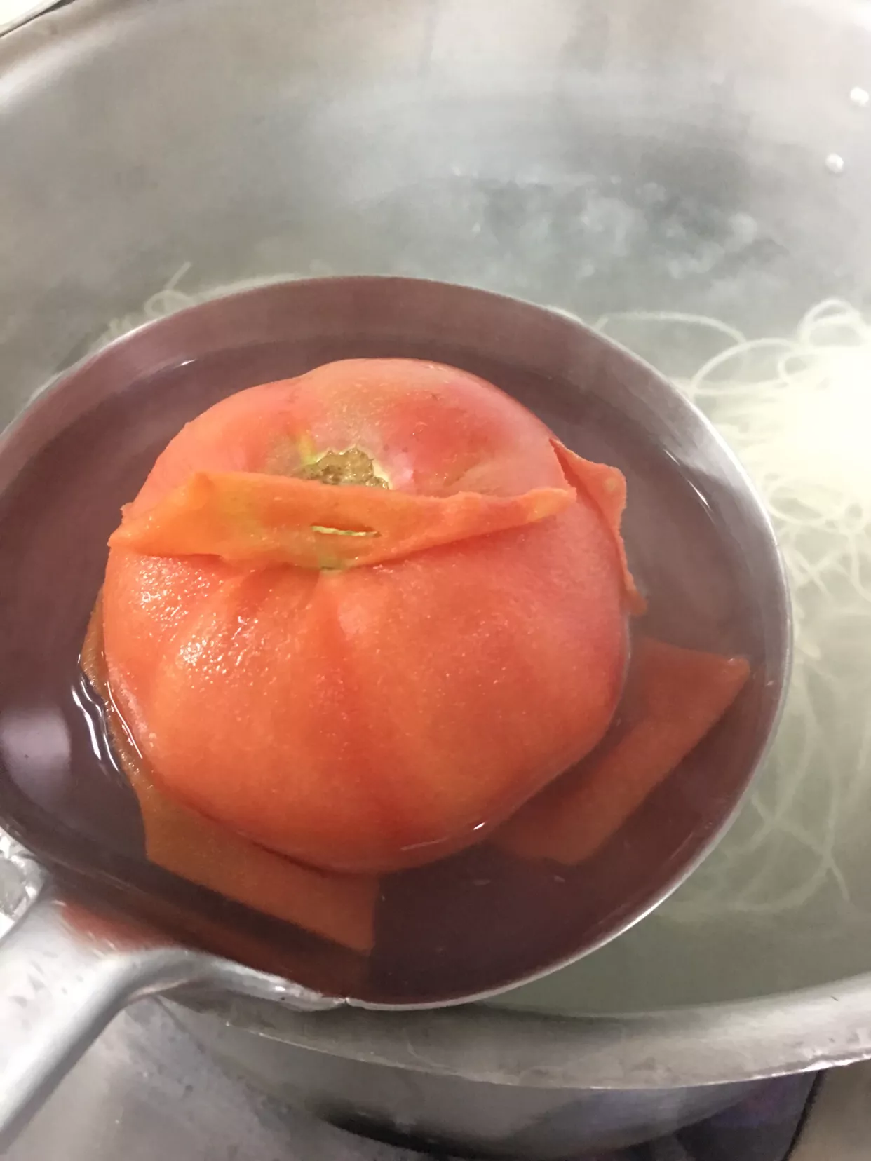 面点师教您巧去西红柿皮,轻松又快捷,赶快试试吧!-第3张图片-农百科 面点师教您巧去西红柿皮,轻松又快捷,赶快试试吧!-第3张图片-农百科
