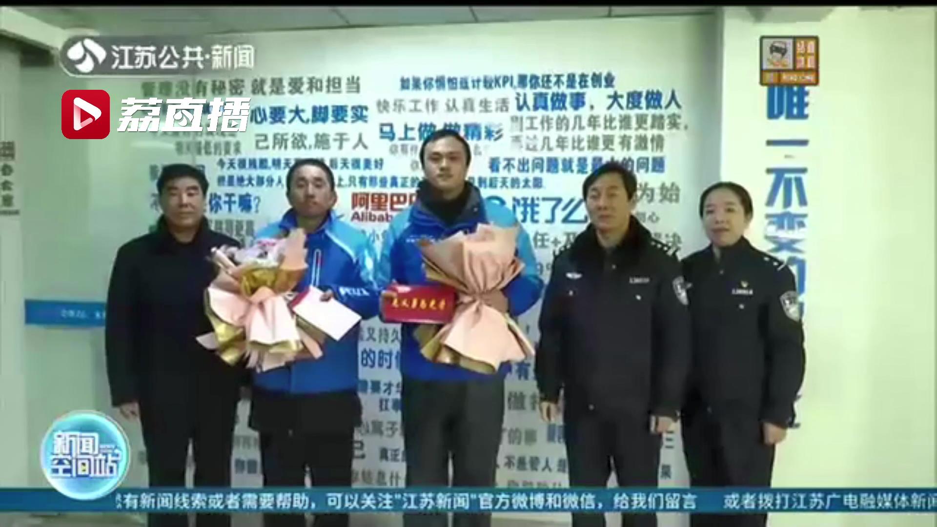 见义勇为！见小吃店浓烟滚滚，俩外卖小哥奋勇灭火