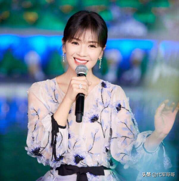 年薪150万，直播一晚销售额1.48亿，她将成为下一个“带货王”？