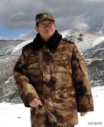 镜头里的将军：赵宗歧审问越军少尉，拍桌子大吼，吓得俘虏打抖