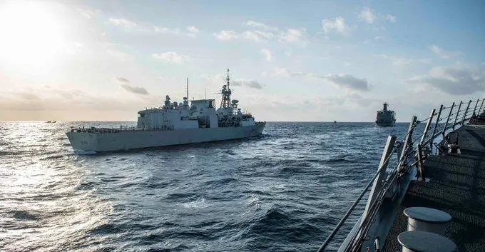 加拿大舰在东海被追逐，油料耗尽美补给舰出现