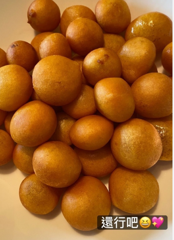 贾静雯下厨做地瓜球，被咘咘表扬：比外面的好吃