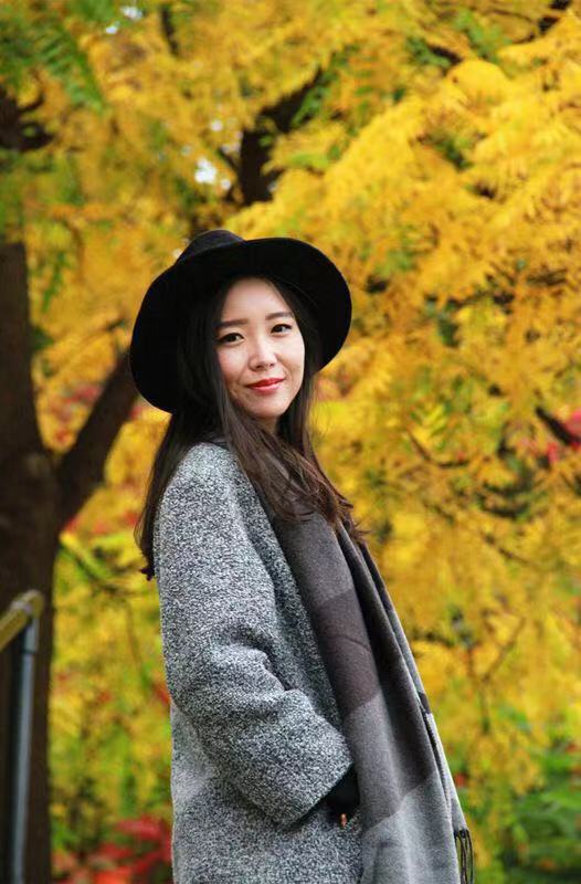 晚秋落叶季，如何穿搭才能拍出大片的感觉（附拍照姿势）？
