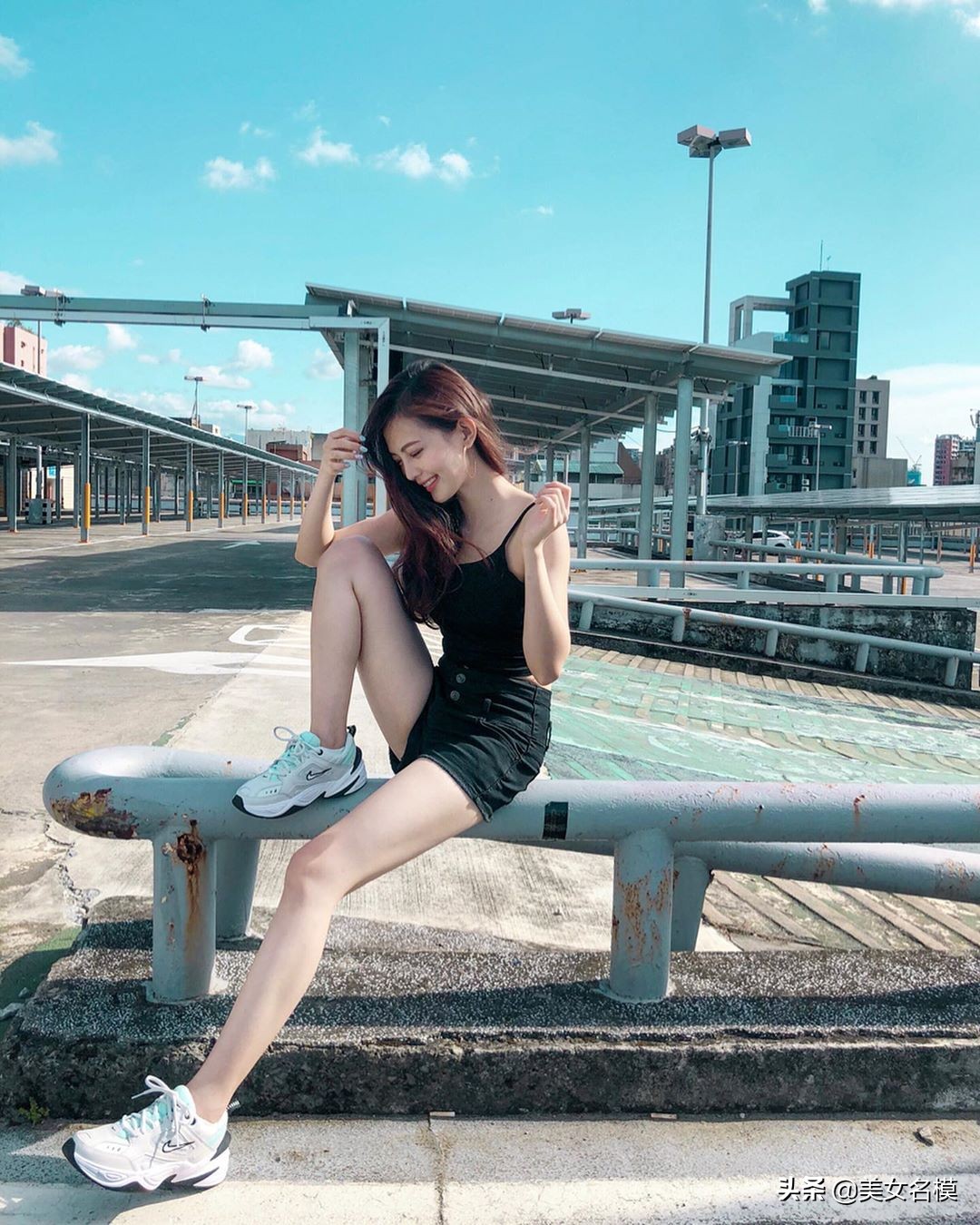 吊帶衫牛仔短褲，夏日最清涼又時髦的穿搭！