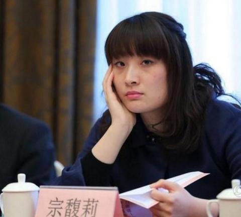 78岁父亲身价千亿，36岁漂亮女儿却嫁不出去，娶