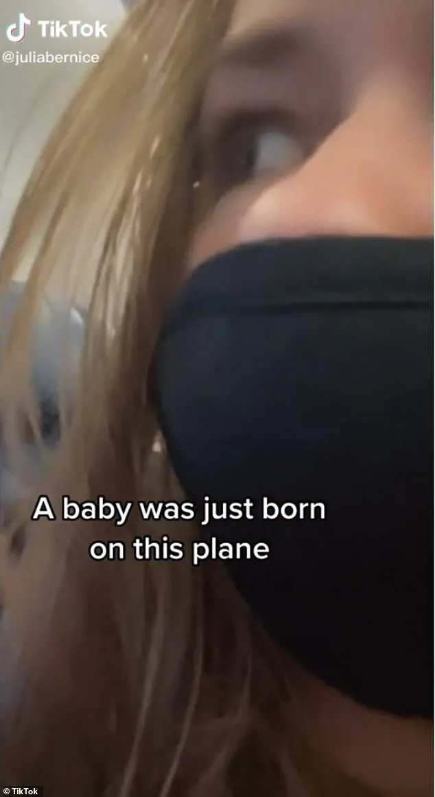 女乘客在飞机上突然分娩,而且居然不知道自己怀孕了?