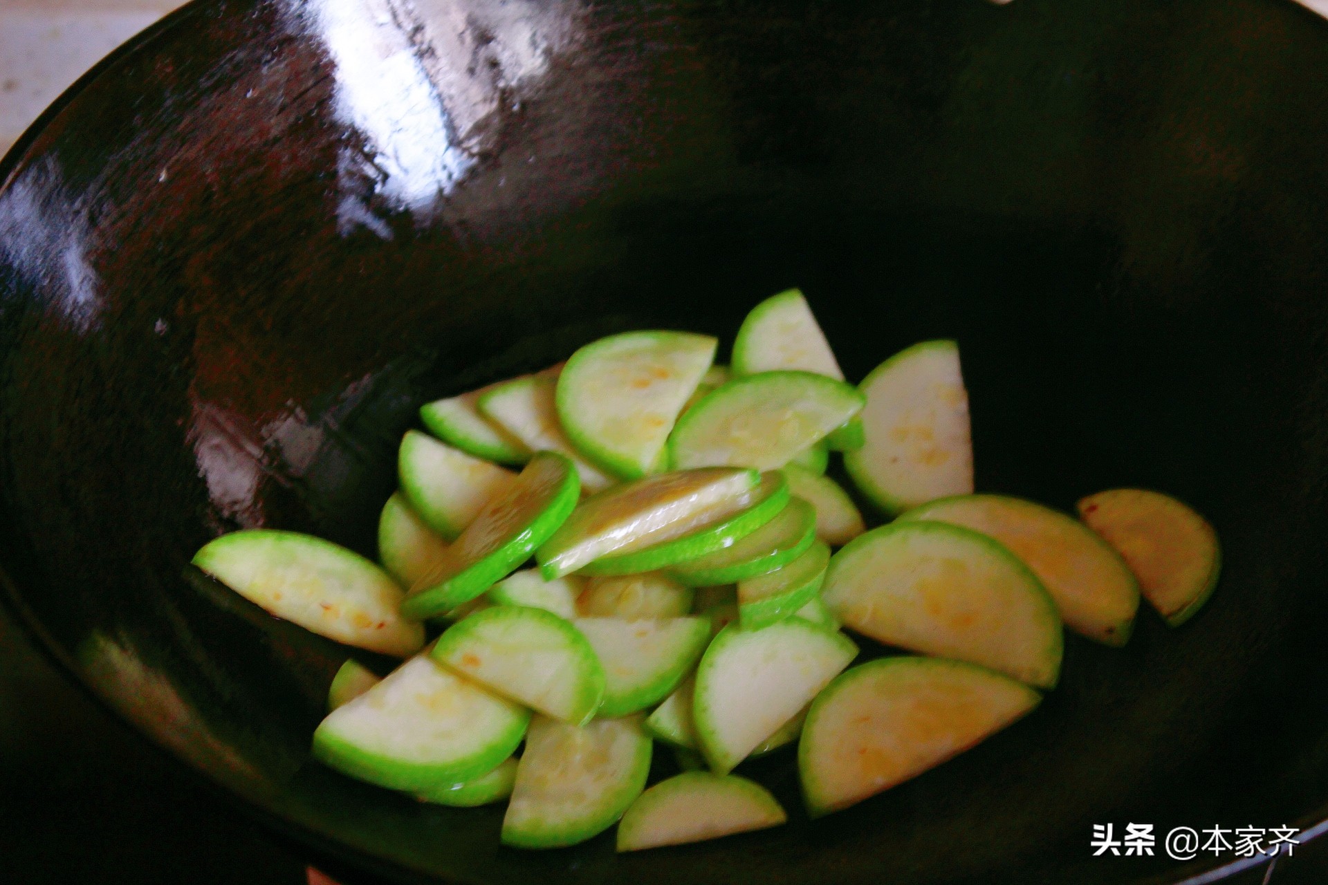 天熱不想炒菜，試試這道菜，比燜飯簡單又好吃，營養豐富，吃得香