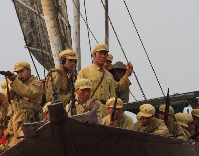 眼看阵地要丢，团长急得直跺脚，危急时刻这个