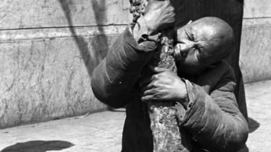 1942年河南大饥荒：能饿到什么程度？能入口的啥都吃
