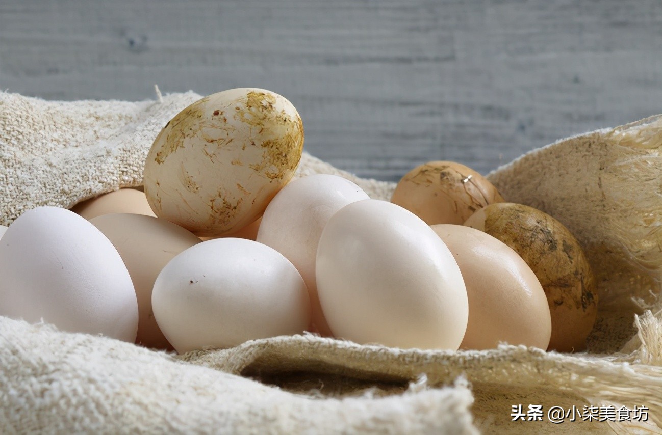 買雞蛋，挑紅皮的還是白皮的好？ 養雞大爺無意說漏嘴，別再買錯了
