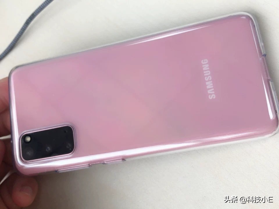 三星爆跌，12G運行內(nèi)存 輕巧5G 120Hz刷新頻率，驍龍865手機上狂降1200