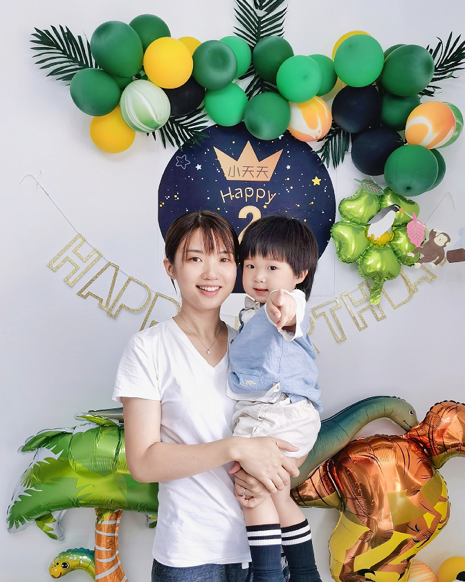 蘇炳添不僅跑得快，娶的妻子也很好看，穿情侶裝，感覺真般配