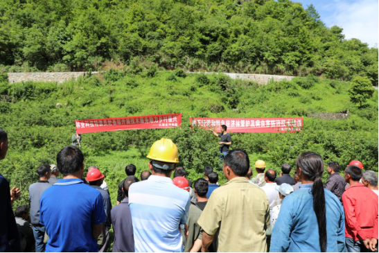 贵州长顺：“送技术”下乡 千亩刺梨管护忙