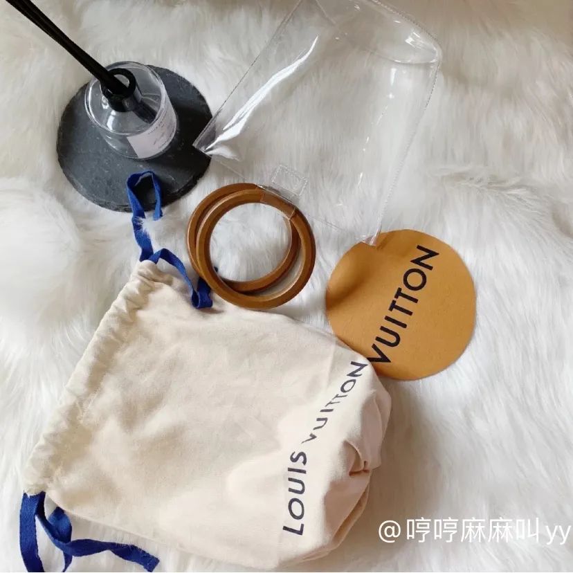 我减少了买衣服的次数，却越穿越好看了