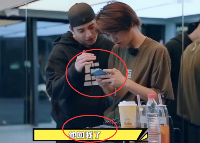 王大陆追Lisa好折腾，费心“托关系”扯上蔡徐坤