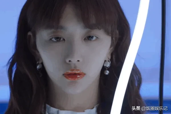 训练生精修VS幕后，刘雨昕和安崎差在肤色，孔雪