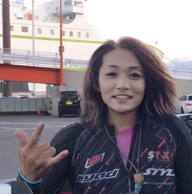 推特超人气日本“摩托美少女”,竟然是50岁大叔?粉丝们崩溃了